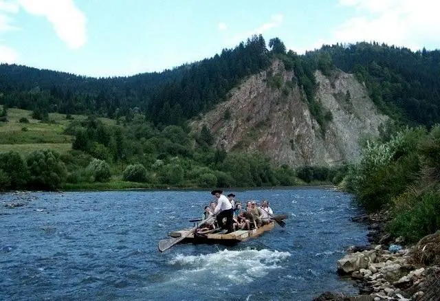 Plť na rieke Orava pod Červenou skalou